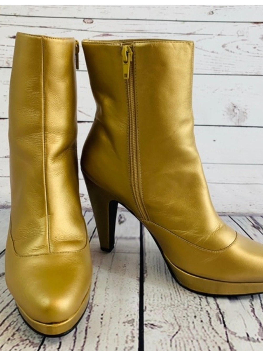 Y2K CAMI Women's Gold Metallic Platform Heeled Boots. Size 8 NWOT